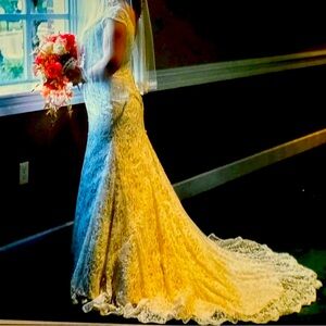 Beautiful only worn once the shoes are a size 7 will sell with if they fit you